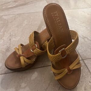 Italian Shoe Makers 3.5" wedge heels brown sandal size 9